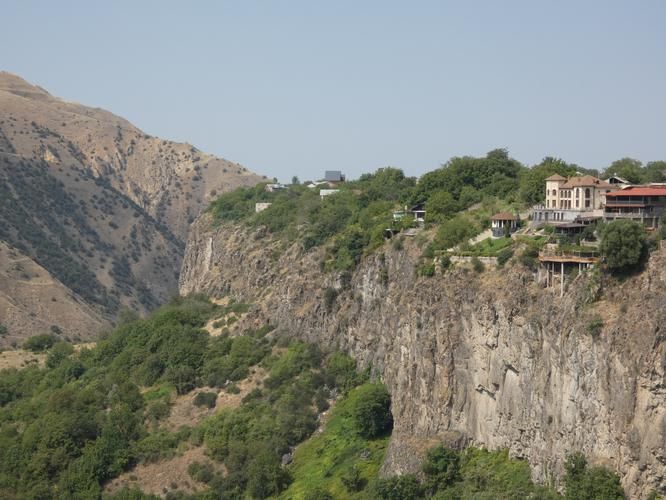 Там, где горы зеленеют — начинается настоящая Армения