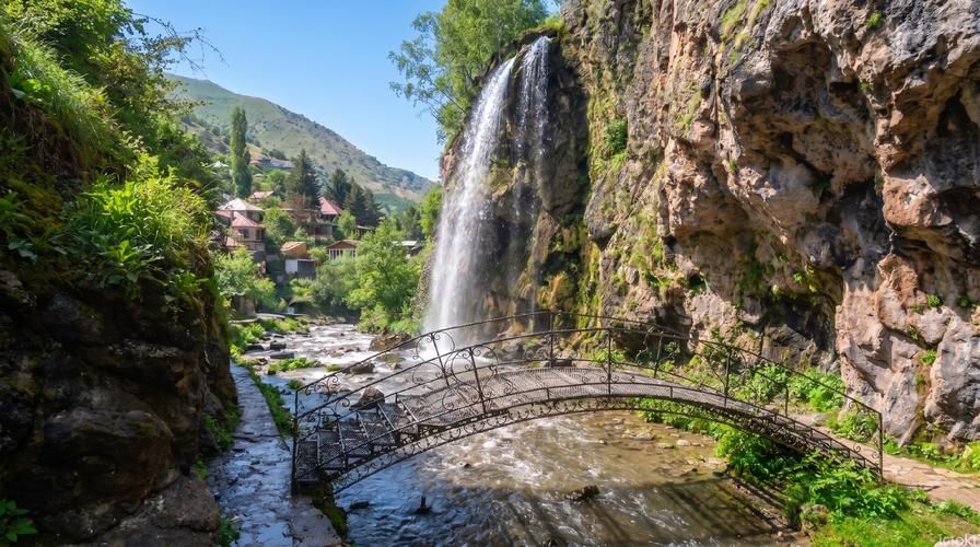 Величественный Кавказ: горы, курорты и легенды из Нижнего Новгорода
