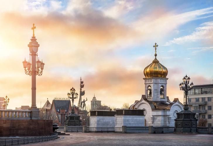 Где старинные фасады хранят тайны, а небоскрёбы — мечты будущего